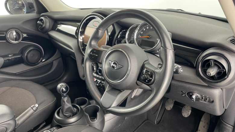 MINI Hatchback 1.5 Cooper Classic 5dr Petrol Hatchback